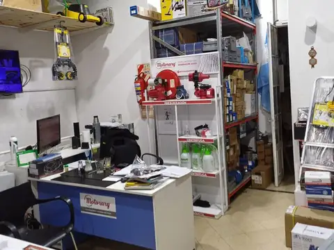 Local Comercial . 3 ambientes. PBAJA Y SOTANO