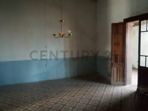 Avenida 25 de Mayo 100, Piso 0