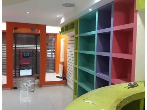 VENTA LOCAL en 2 plantas a metros de 9 de JULIO, LANÚS ESTE