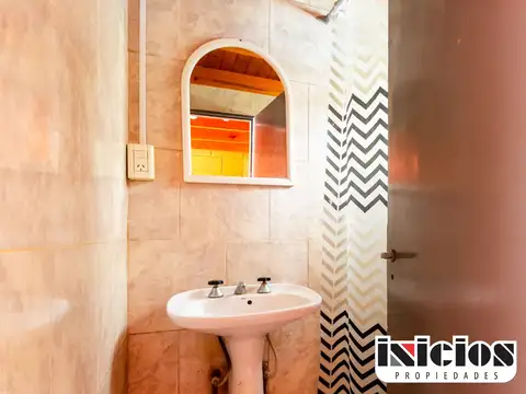 1 Local más depósito y un departamento Nueva Atlántis: Quinteros N° 2.605 Esquina Obligado - C584