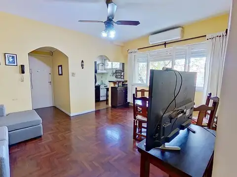 Impecable 4 Ambientes 70m2 2do por Escalera Luminoso