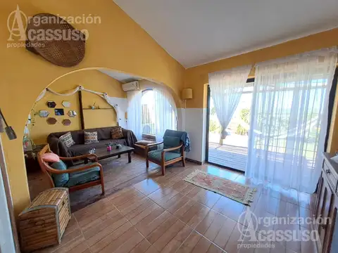 Casa 6 ambientes con 3 baños