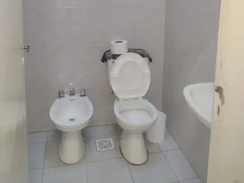 Oficina en Alquiler en Quilmes, $ 1.000