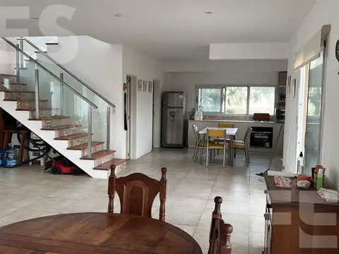 Casa 5 ambientes con 2 baños