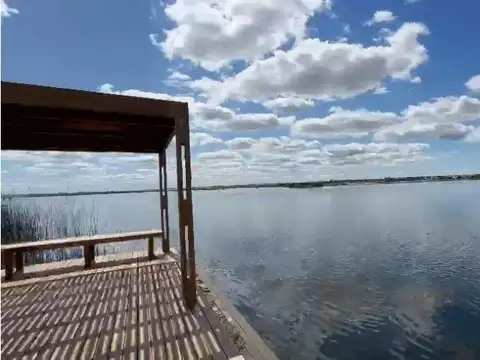 Casa en Alquiler con 2 cocheras