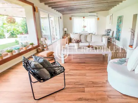 Casa en Venta con 3 cocheras