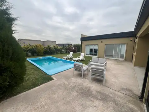 Casa en Venta con 3 cocheras