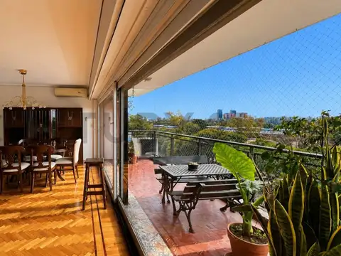 Piso sobre Av. del Libertador con excepcionales vistas - 4 ambientes