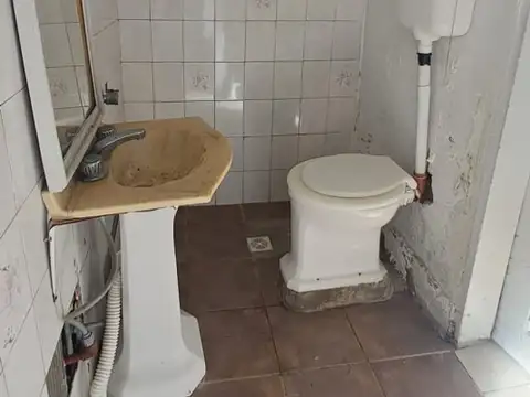 CASA 6 AMB CON PATIO, QUINCHO Y TERRAZA SOBRE LOTE 8.66X21.63