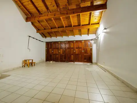 CASA EN VENTA CON PARQUE BARRIO UNO EZEIZA
