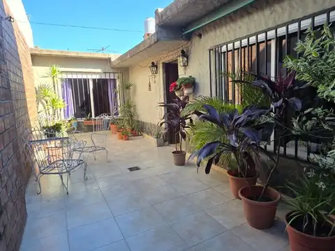 VENTA CASA 2 DORMITORIOS COCHERA APTA CREDITO