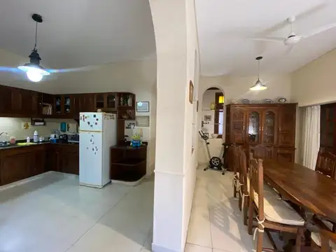 Casa 4 ambientes con 3 baños