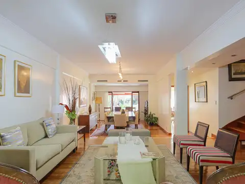 Casa 7 ambientes con 4 baños
