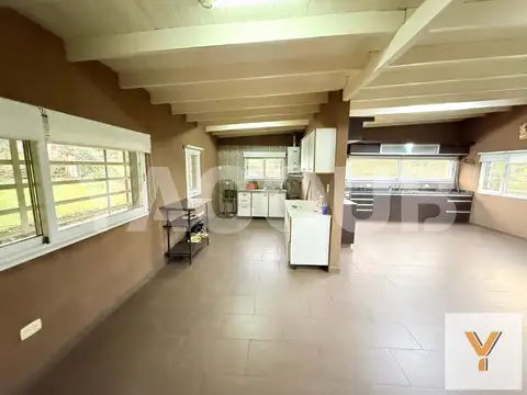 Casa 5 ambientes con 2 baños