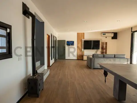 Casa 5 ambientes con 2 baños
