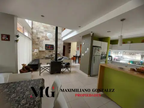 Casa 4 ambientes con 4 baños