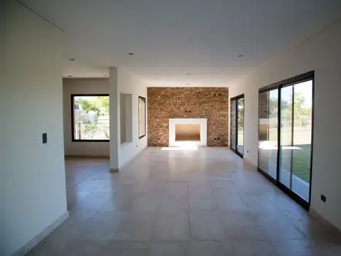 Casa 4 ambientes con 3 baños