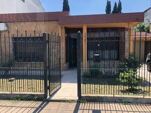 Casa 4 ambientes con 1 baño