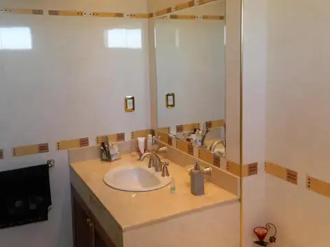 Departamento 5 ambientes con 4 baños