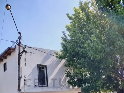 144 esquina 49 bis 100, Piso 0