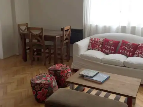 Azcuénaga al 900 Dos ambientes grandes. 46 m2. Piso 8 Al Frente. Muy luminoso.