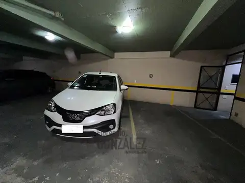 Venta de cochera cubierta en Liniers