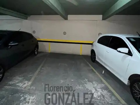 Venta de cochera cubierta en Liniers