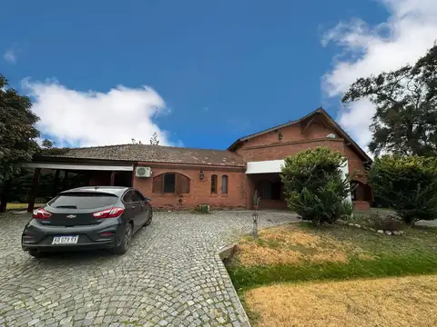 Casa en venta en Country Club El Bosque, Campana - 5 Ambientes