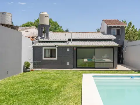 Casa 4 ambientes con 2 baños