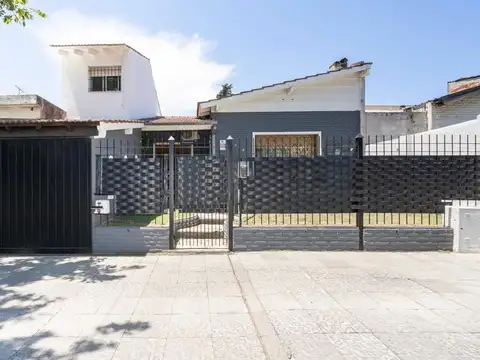 CASA EN VENTA BOULOGNE C/JARDIN, PILETA Y QUINCHO!