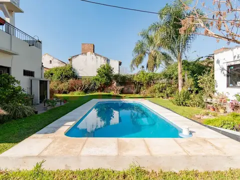 Casa en Venta con 2 cocheras
