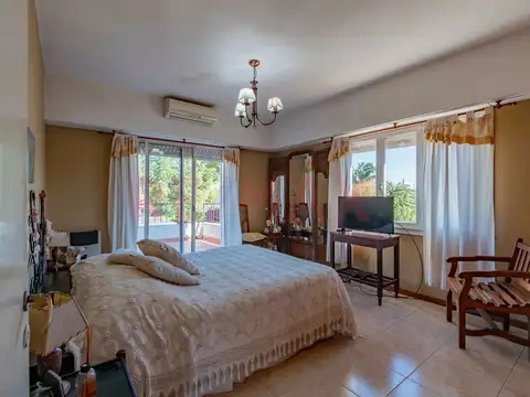 VENTA CASA 6 AMB. MUCHO SOL 3 COCHERAS PADUA SUR