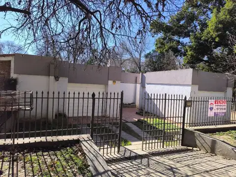 VENTA DE CASA CON BAJADA AL RÍO EN VILLA LA BOLSA