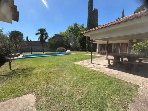 Casa en Venta con 1 cochera