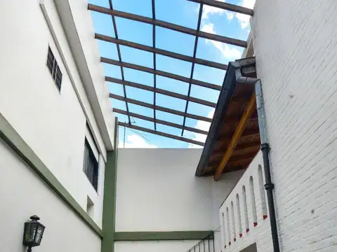 PH al frente: 4 ambientes, 3 dormitorios, con patio y terraza en Villa Devoto