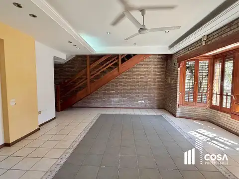 Venta Casa 3 dormitorios con jardín de pequeñas dimensiones cerca del río Alberdi Rosario