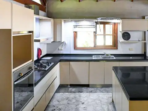 Casa 5 ambientes con 2 baños