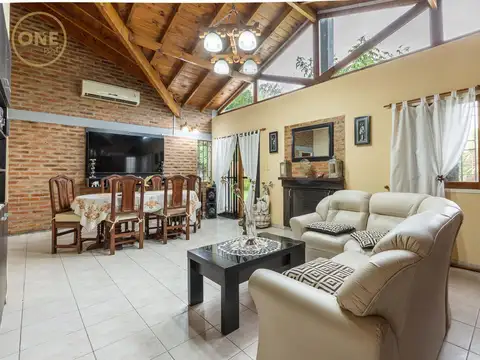 Casa de 4 Dormitorios zona Country de Estudiantes