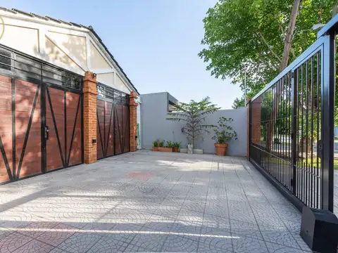 Casa 5 ambientes con 3 baños