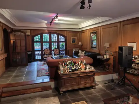 Casa 6 ambientes con 4 baños