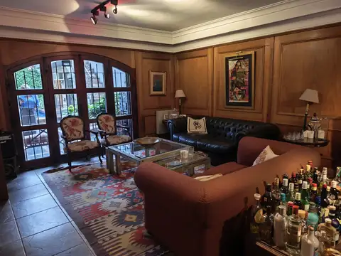 Espectacular casa con Parque, Piscina y Cancha de Fútbol Propia – A 10 min de CABA.
