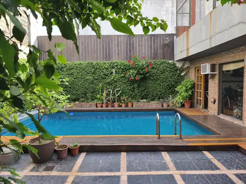 Espectacular casa con Parque, Piscina y Cancha de Fútbol Propia – A 10 min de CABA.