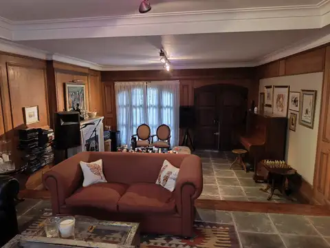Casa en Venta con 5 cocheras
