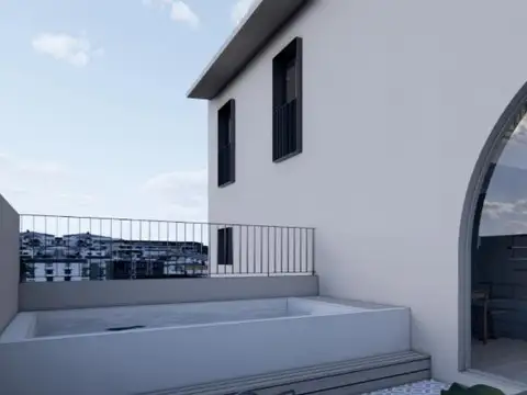 VENTA - CASA RECICLADA - 3 DORMITORIOS CON PILETA - LOURDES
