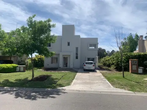 Alquiler de  Casa A Estrenar En Pilar Del Este, B° San Alfonso-