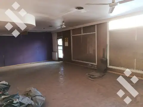 Oficina 30 ambientes con 13 baños