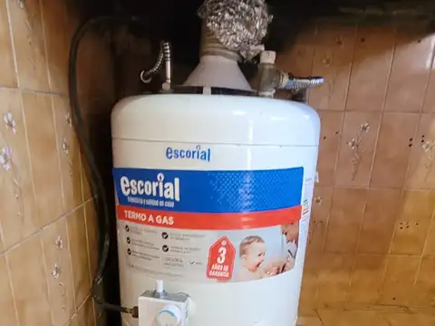 Departamento 2 ambientes en alquiler con hogar a gas y altillo en Merlo