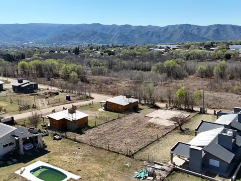 Terreno con vista a las sierras + platea de 140 m² – B° Santa Mónica, Loteo Los Ciruelos. Calamuchita cód 2115