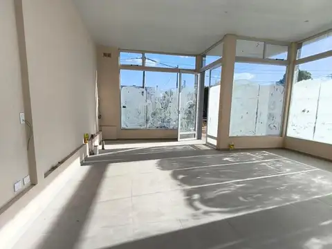 Local a estrenar en alquiler. Raffo y Chacho Peñaloza