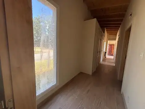 Casa 4 ambientes con 2 baños